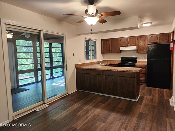 4th image of 126 E Holly Lane #303