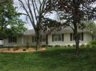 122 SW Danbury Ln, Topeka, KS 66606