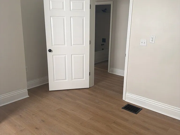 427 Montana Ave — Photo 11