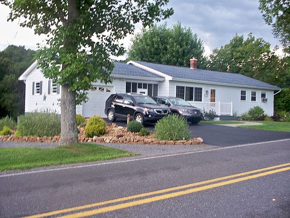 Front & Southeast end/Garage