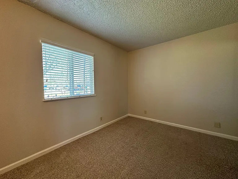 Boutique Apartments in Boulevard Park, Includes Gated, Covered Parking! — Photo 23