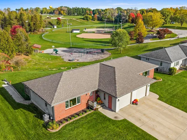 421 N Park Rd, Algoma, WI 54201