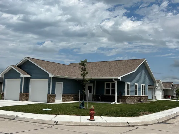1812 B St, Cozad, NE 69130