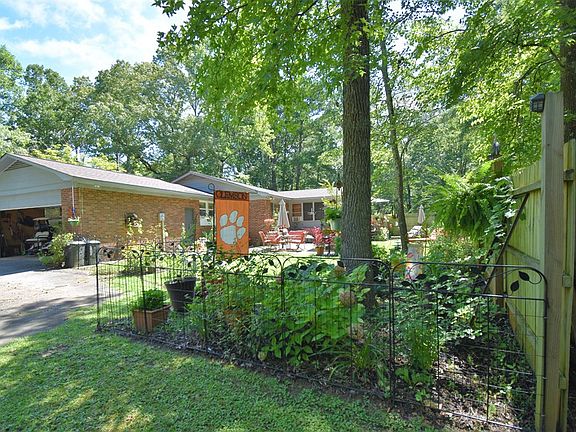 4th image of 150 Roman Cir