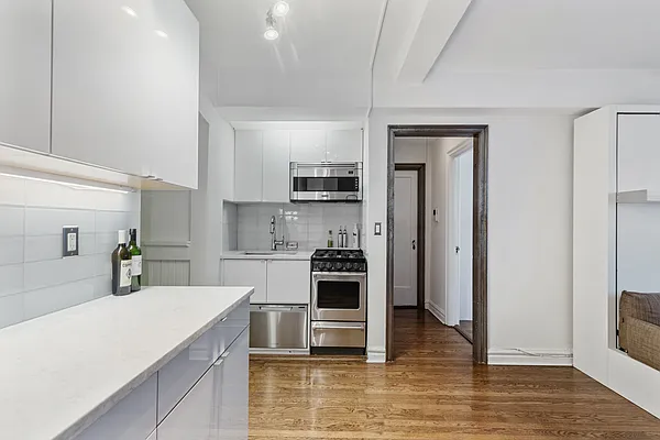 Rented by Compass | media 27