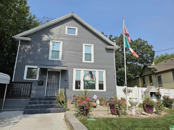 819 19th St, Sioux City, IA 51105