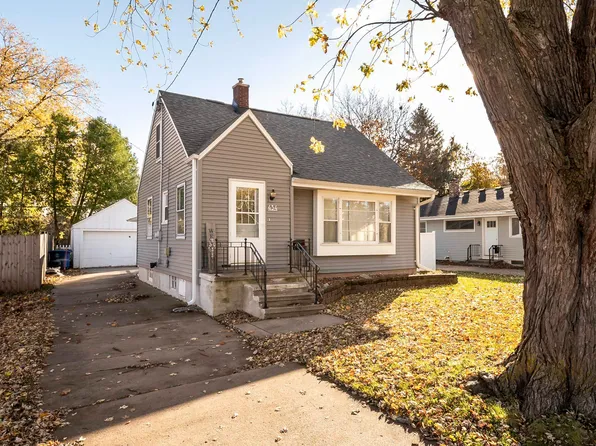 434 N Lark St, Oshkosh, WI 54902
