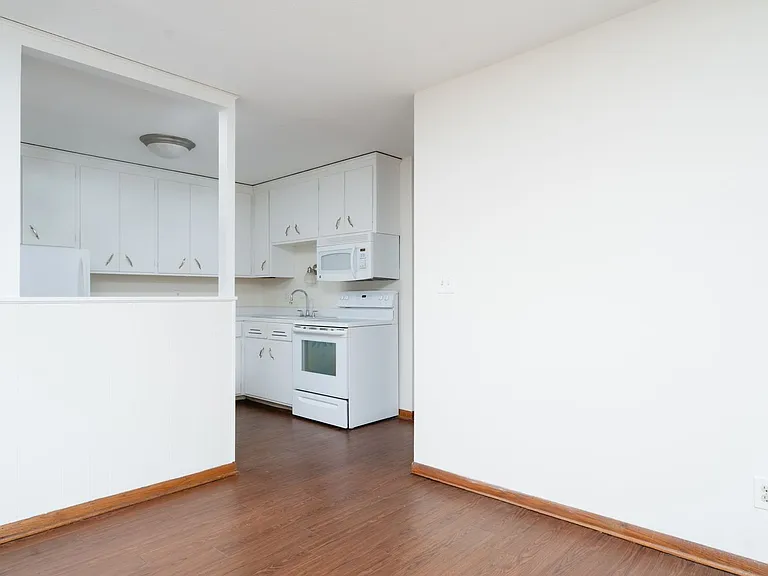 Highcroft Manor Apartments Located in Wayzata, MN — Photo 9