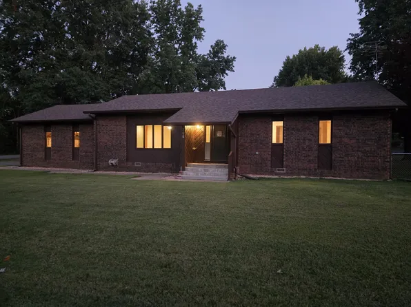 806 E Springfield Street, Aurora, MO 65605