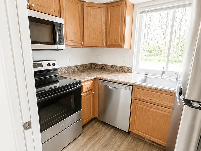 Welcome to Hickory Hills Apartments — Photo 2