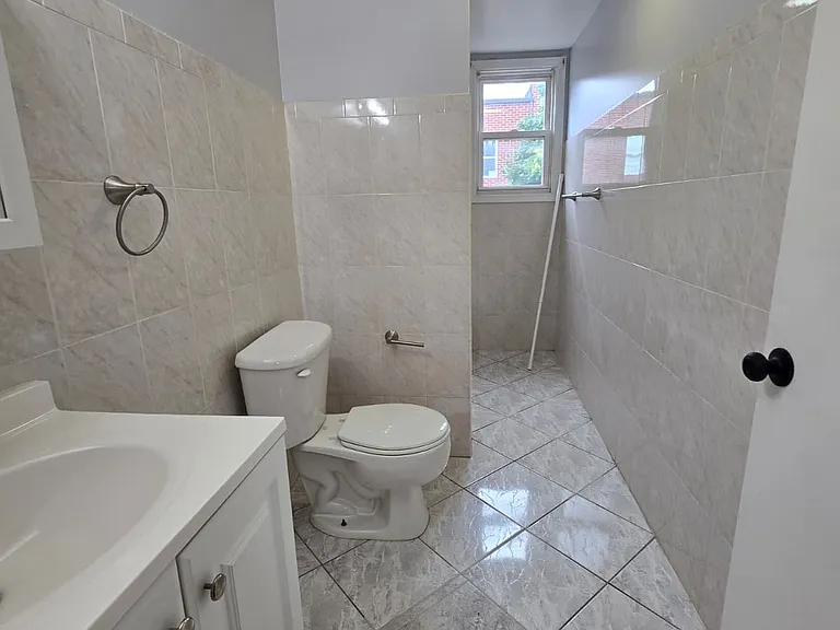 249 Inslee Pl #2LL — Photo 3