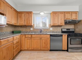 587 Center Dr, Ann Arbor, MI 48103