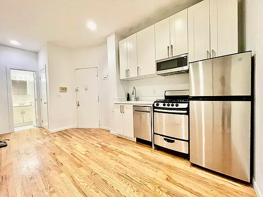 Rented by HOLTON REAL ESTATE INC. | media 15