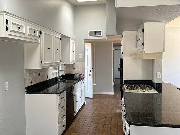 4th image of 8408 Mineola Dr