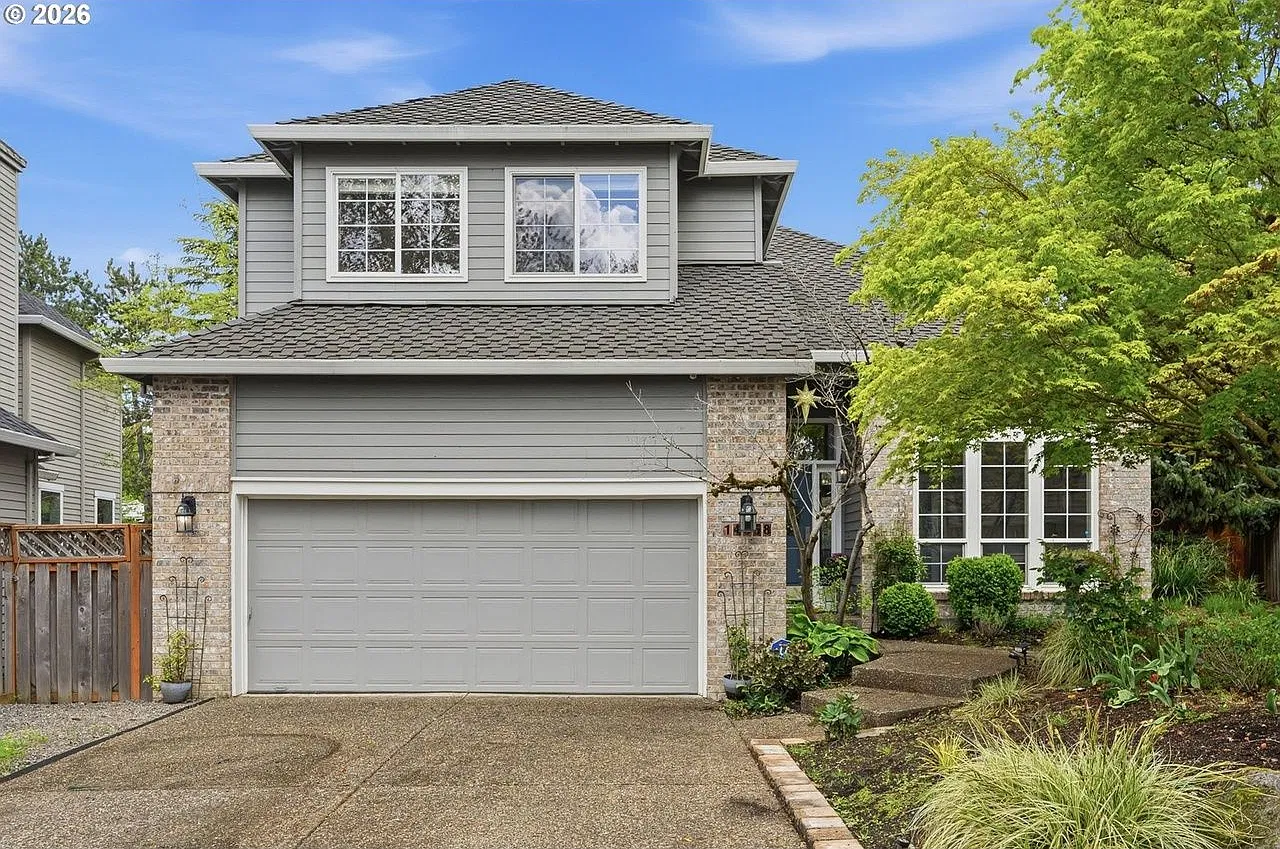 Beautiful Updated Westlake Home — Photo 1