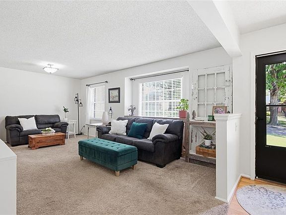 3rd image of 9009 W 82nd Pl