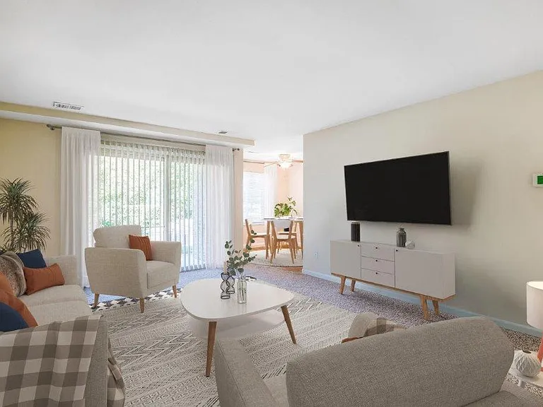 Quail Hollow Apartment Homes — Photo 6