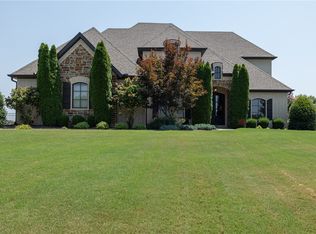 3879 W Norwood Pl, Fayetteville, AR 72704