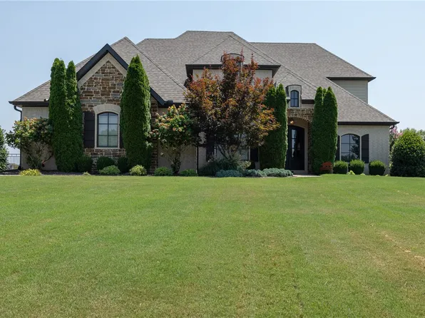 3879 W Norwood Pl, Fayetteville, AR 72704