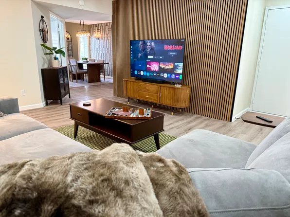 5203 N 24th St APT 203, Phoenix, AZ 85016
