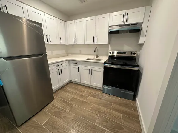 680 Courtlandt Avenue image 1 of 6