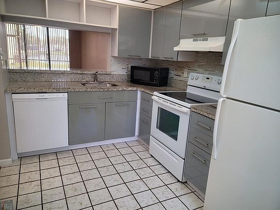 3rd image of 11318 Taft Street