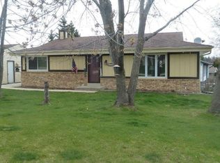 211 Willow Ct, Hartland, WI 53029