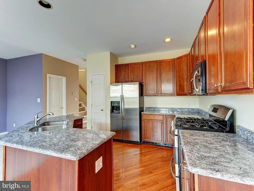 306 Rockmeade Dr — Photo 4