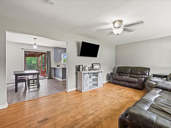 3rd image of 6 Wayne Ln