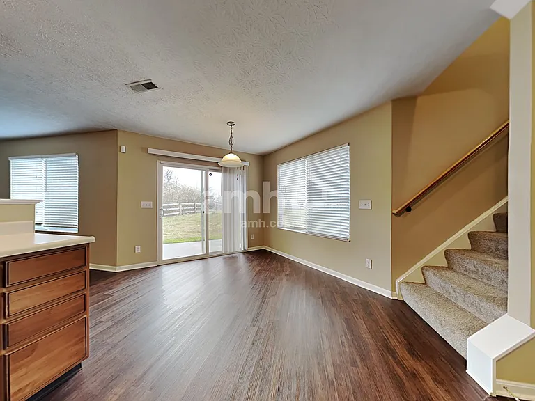 6580 Riverview Ave — Photo 4