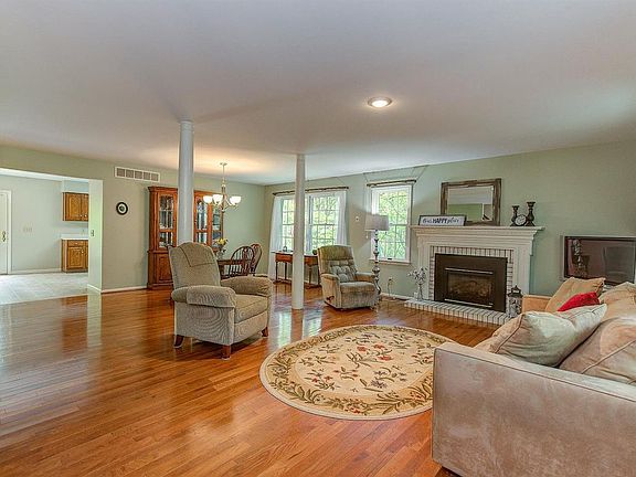 4th image of 38 Hidden Creek Dr