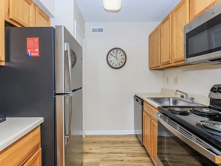 LakeHouse at Florence Apartments — Photo 20