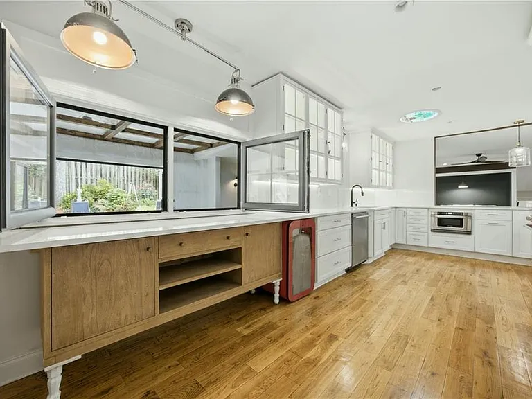 2220 Spring Mill Cv — Photo 17