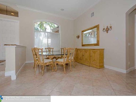 4th image of 313 Windmill Palm Ave
