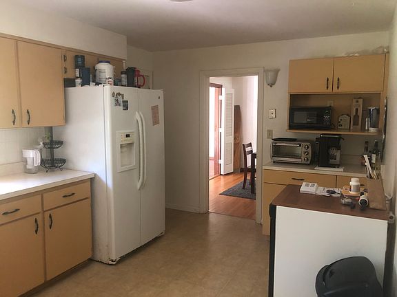 5th image of 816 NW 37th Dr