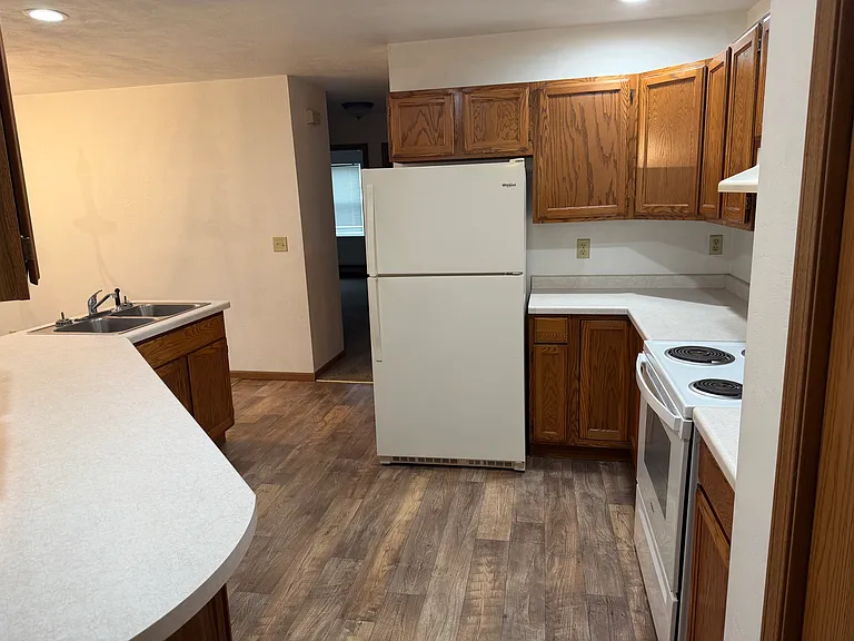 2830 Willow Dr — Photo 3