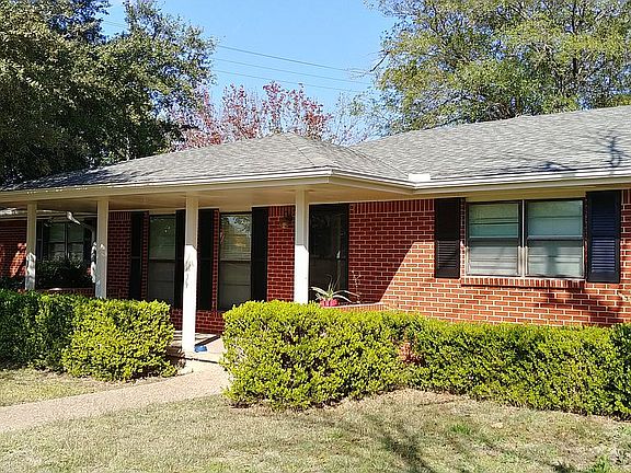2nd image of 810 Bosque Ln
