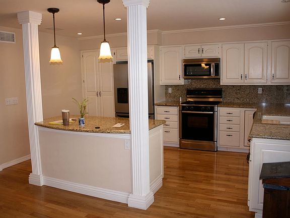 4th image of 5021 Butterfield Ct