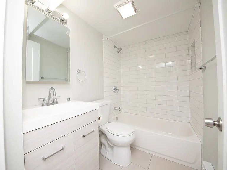 1431 W Flournoy St #G — Photo 11