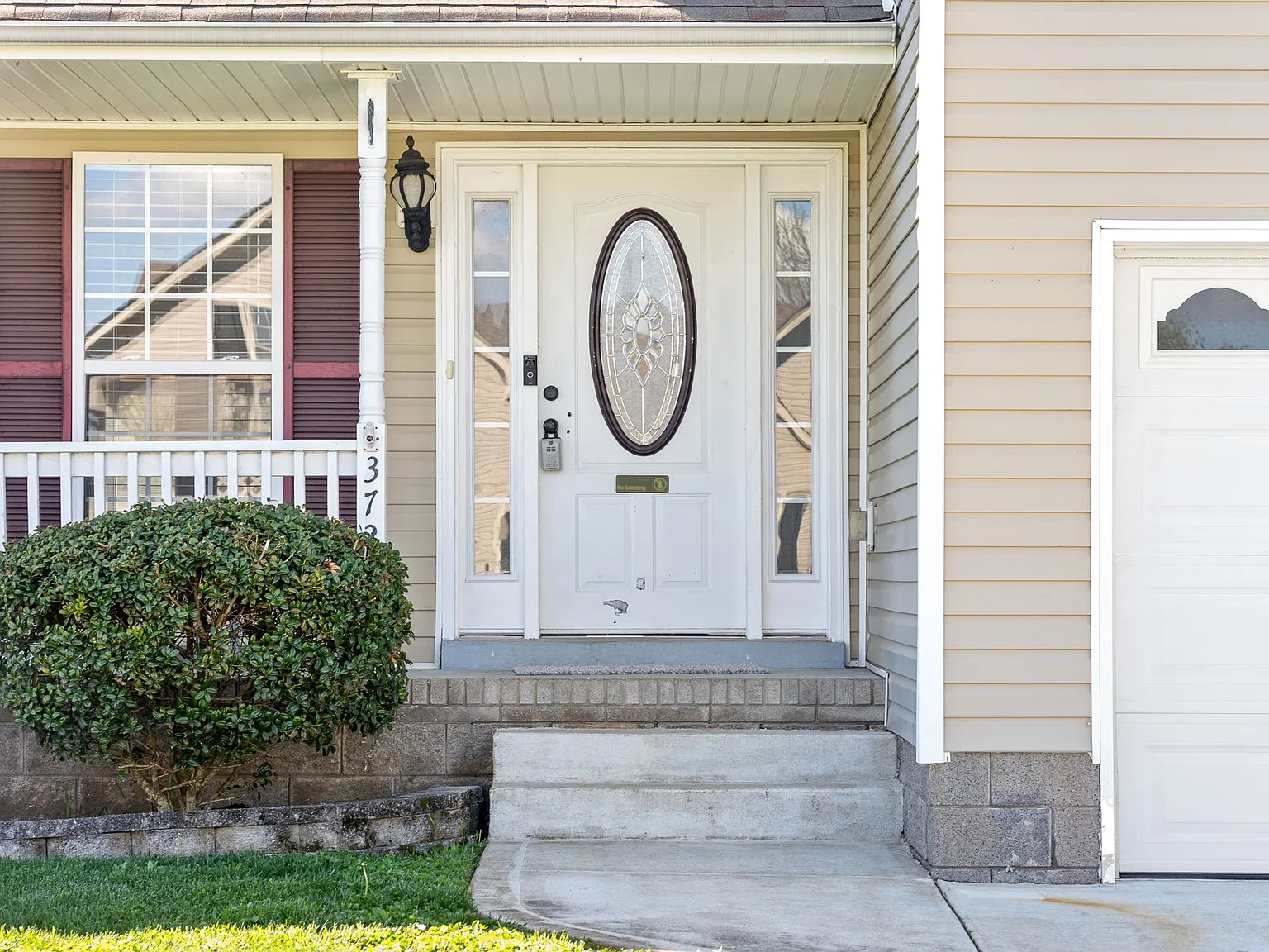 4 bed, 2.5 bath, 2142 sqft, $1,950 — Photo 2