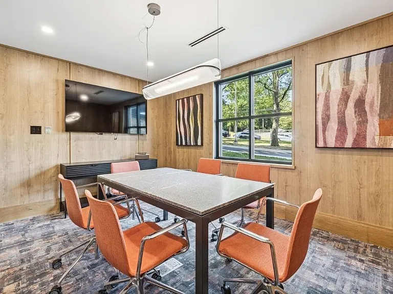 Ruxton Towers Apartments — Photo 38