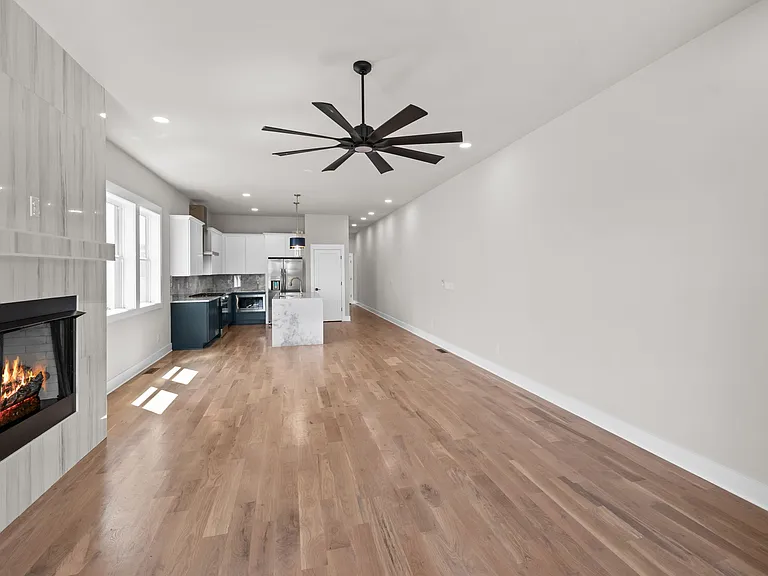 2525 W Heiman St #2525 — Photo 11