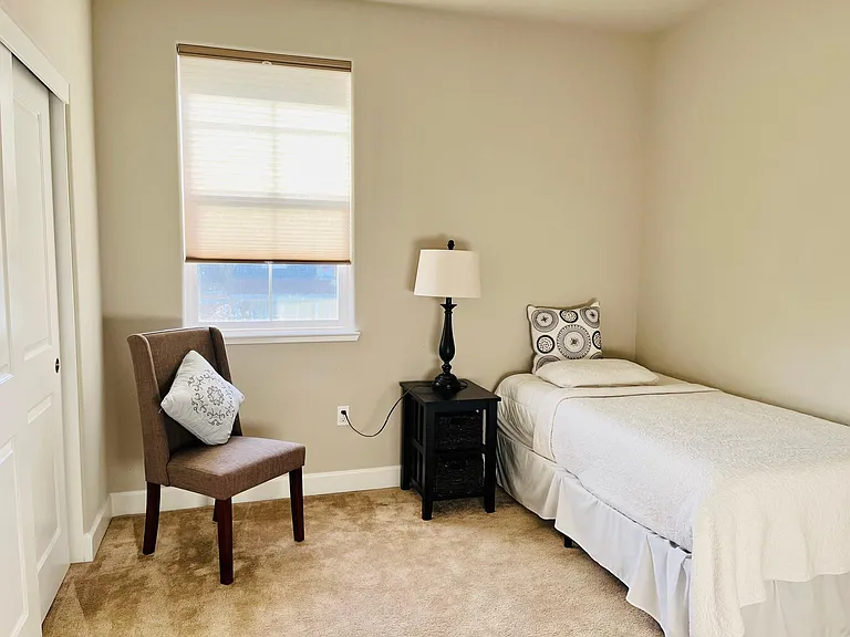 2nd bedroom with twin bed