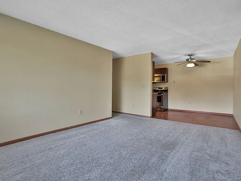 Oakridge Apartments — Photo 19