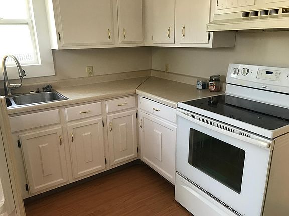 2nd image of 318 Meek St