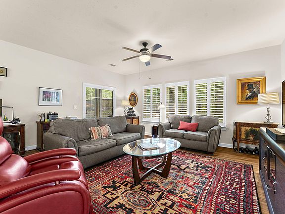 3rd image of 203 Pickering Ln