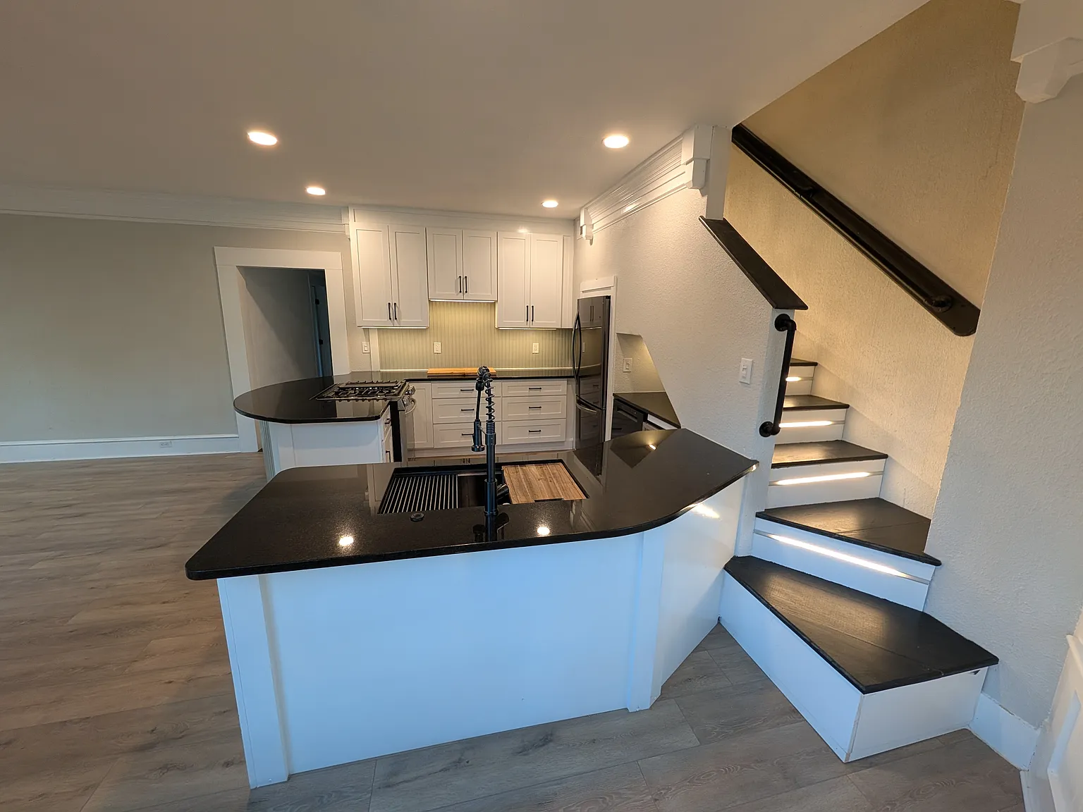 3 bed, 2000 sqft, $2,600 — Photo 4