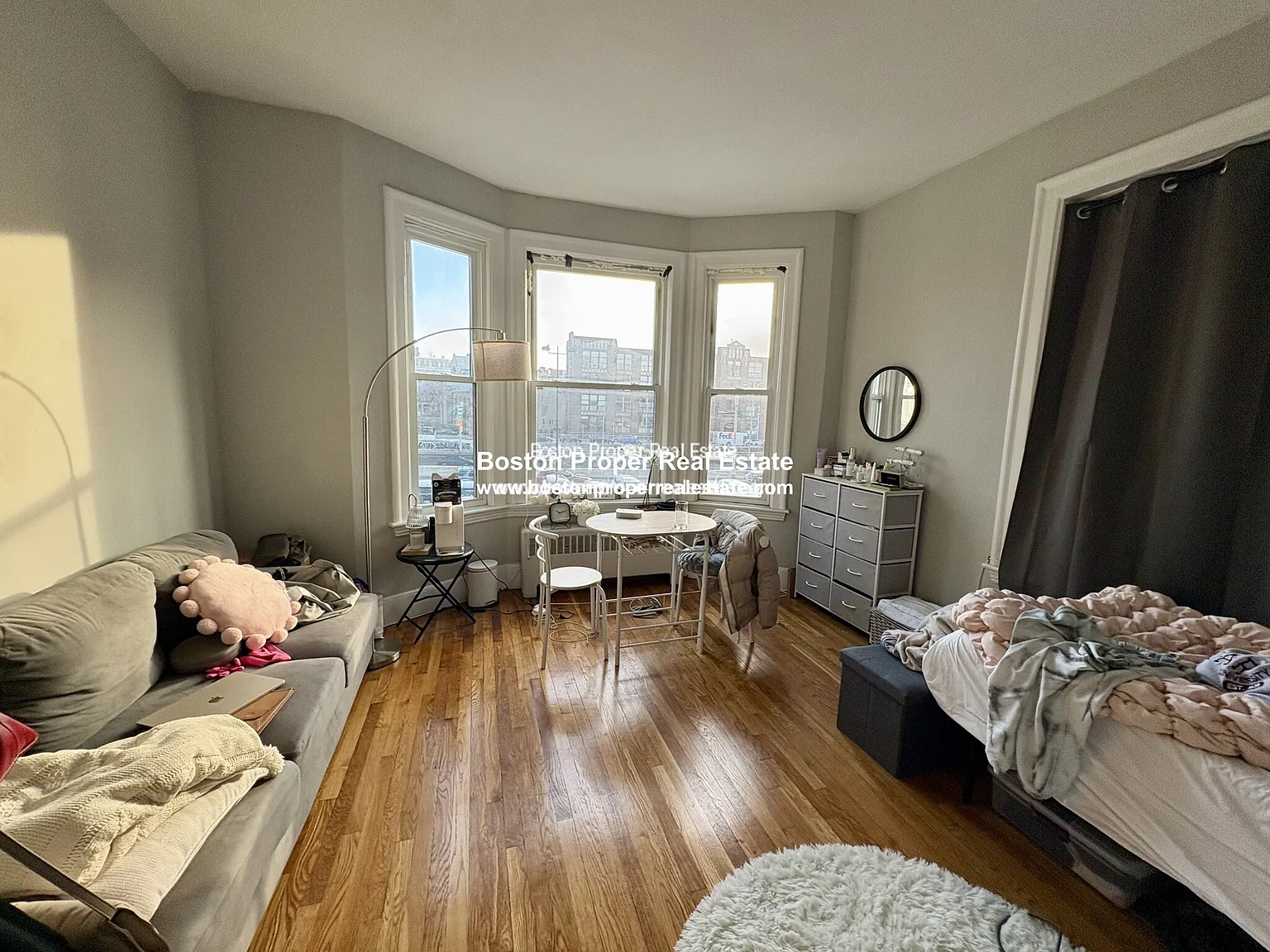 3 bed, 900 sqft, $4,323 — Photo 1