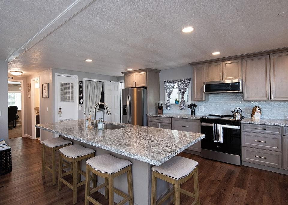 1st image of 107 Schooner Ln