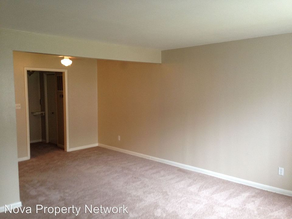 2nd image of 2904 N Glenhaven Dr APT C4